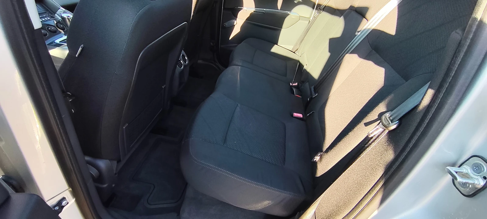 Peugeot 3008 1.6HDI - 109к.с. Автоматик 2010г Обслужен, снимка 8 - Автомобили и джипове - 56296517