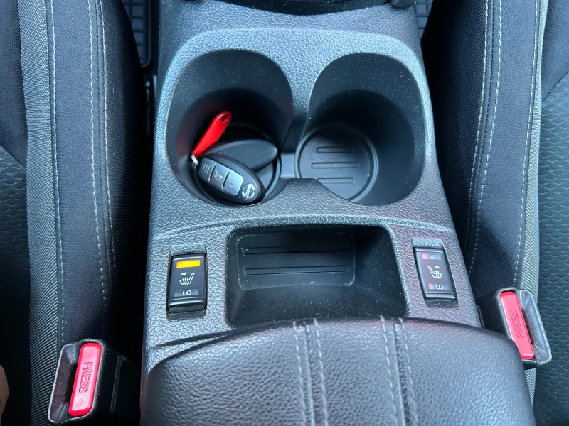 Nissan Qashqai 1.3 DIG-T N-Connecta A/T, снимка 6 - Автомобили и джипове - 53082911