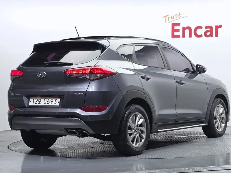 Hyundai Tucson 2.0 - САМО 30% АВАНС, снимка 2 - Автомобили и джипове - 56065828