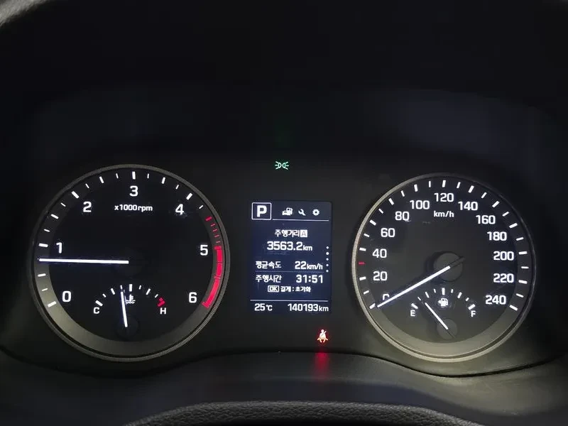 Hyundai Tucson 2.0 - САМО 30% АВАНС, снимка 8 - Автомобили и джипове - 56065828