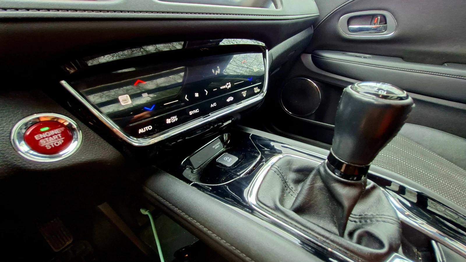 Honda Hr-v, снимка 10 - Автомобили и джипове - 53999573