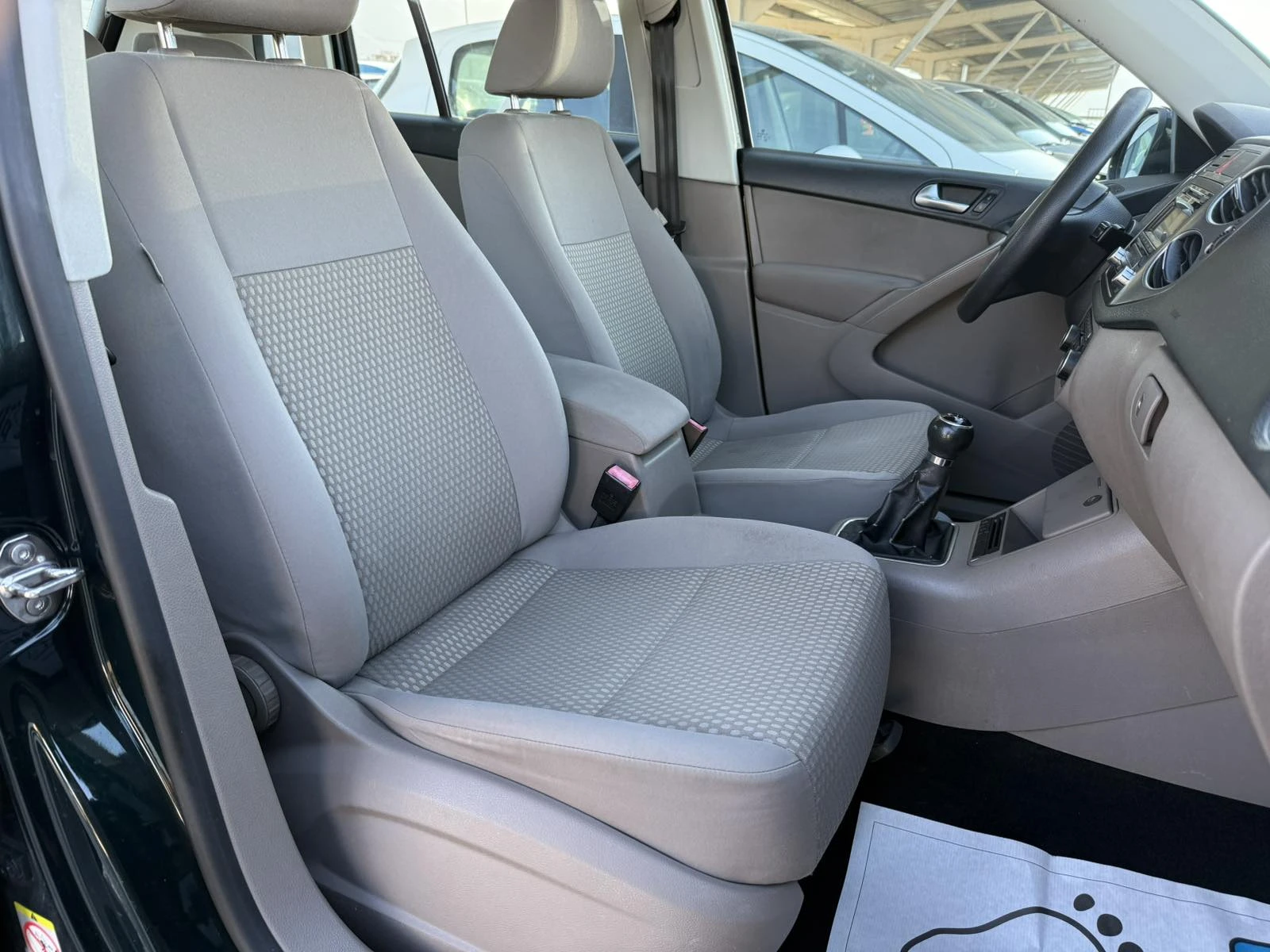 VW Tiguan 2.0TDI Italia, снимка 13 - Автомобили и джипове - 54131988