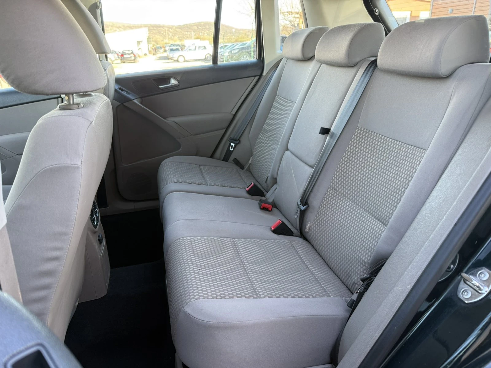 VW Tiguan 2.0TDI Italia, снимка 15 - Автомобили и джипове - 54131988