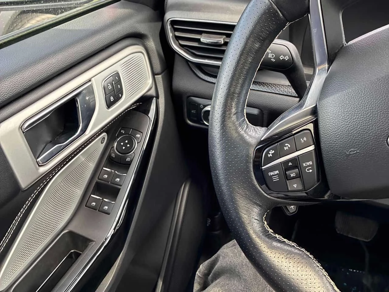 Ford Explorer * ST * CARFAX * ПАНО * KEYLESS * ПОДГРЕВИ, снимка 15 - Автомобили и джипове - 54644313