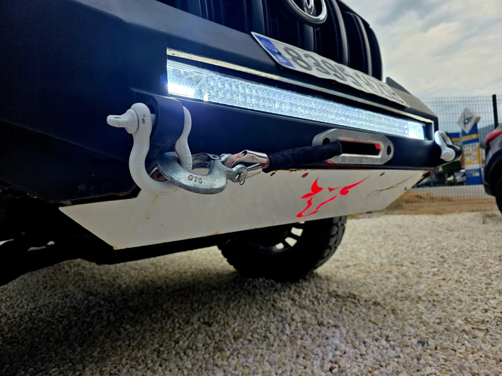 Toyota Land cruiser 190кс   Of Road Dubai White Wrap Keyless Go 4x4 , снимка 16 - Автомобили и джипове - 55124913