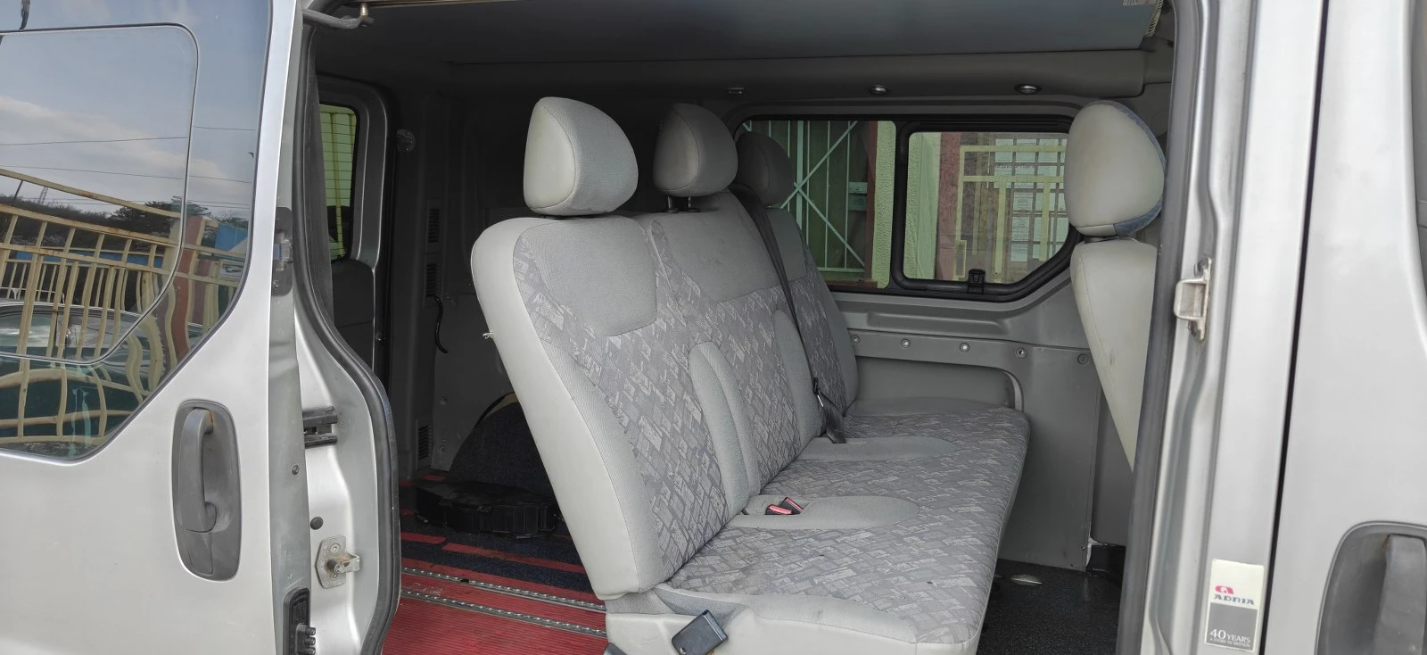 Renault Trafic 2.5dКЕМПЕРклима, снимка 11 - Бусове и автобуси - 53874883