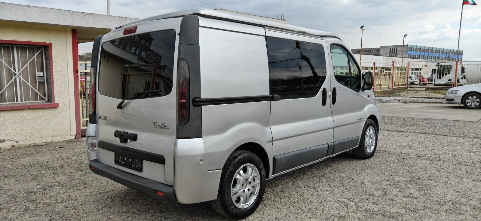 Renault Trafic 2.5dКЕМПЕРклима, снимка 7 - Бусове и автобуси - 53874883
