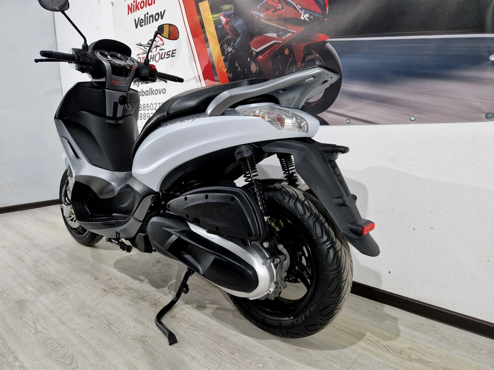 Piaggio Beverly 350i ABS/ASR 2018г., снимка 4 - Мотоциклети и мототехника - 56346463