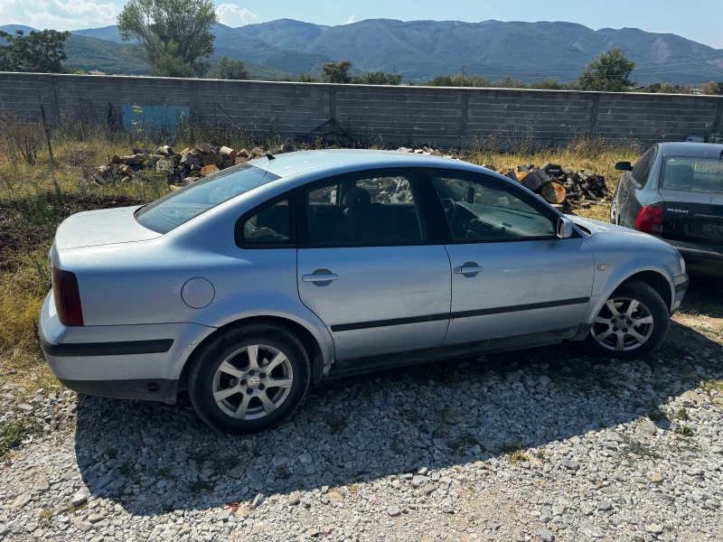 VW Passat, снимка 2 - Автомобили и джипове - 47633837