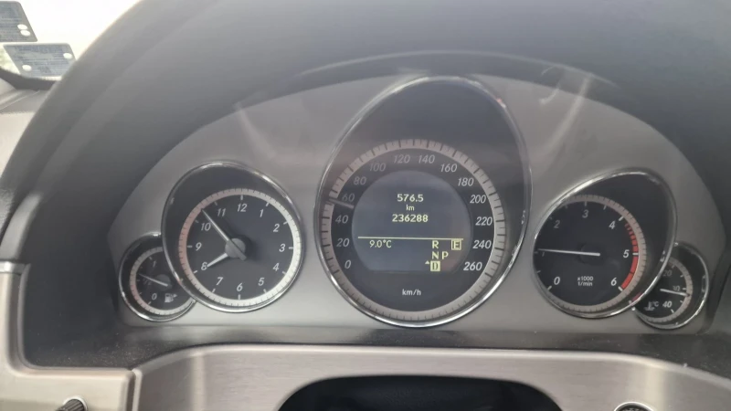 Mercedes-Benz E 350, снимка 11 - Автомобили и джипове - 52122049
