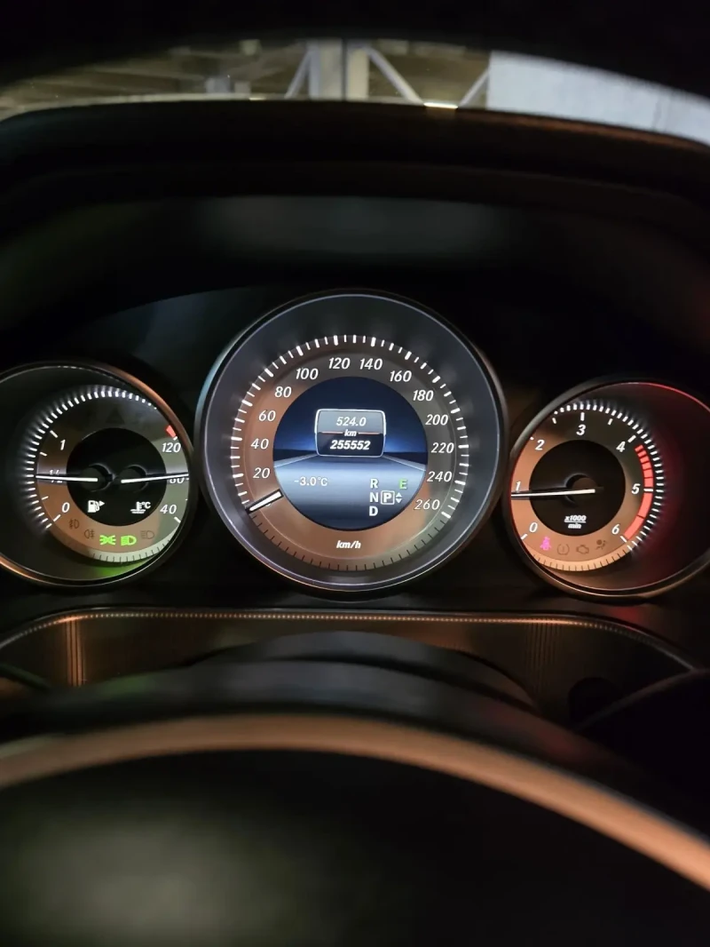 Mercedes-Benz E 220 220CDI Avantgarde , снимка 10 - Автомобили и джипове - 53180376