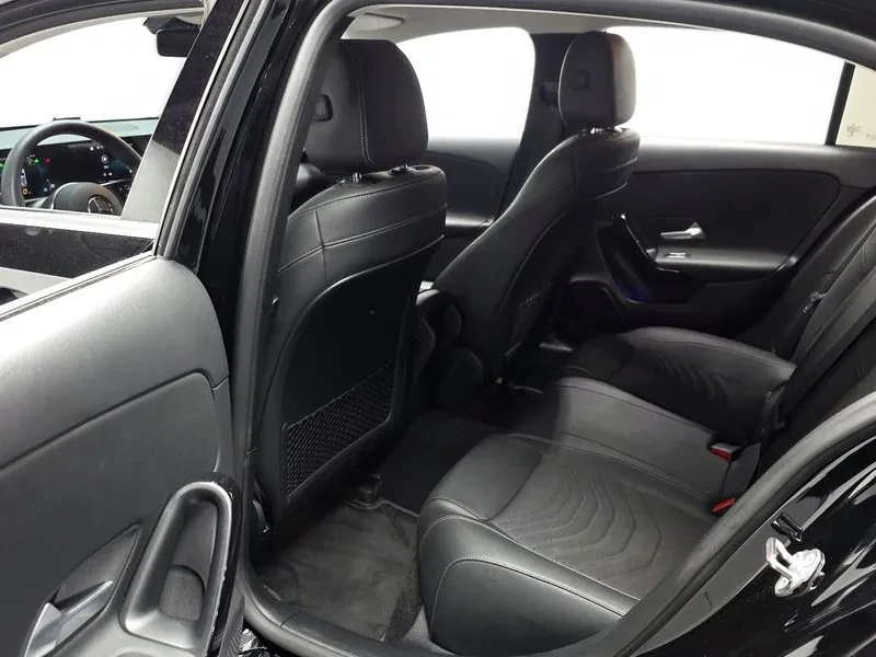 Mercedes-Benz A 220, снимка 11 - Автомобили и джипове - 56016654