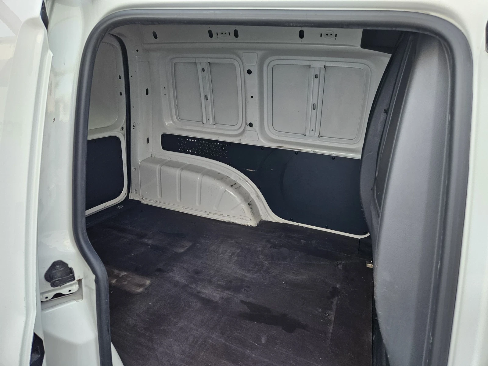 VW Caddy 2.0TDI-102кс= КЛИМАТИК= NAVI - изображение 10