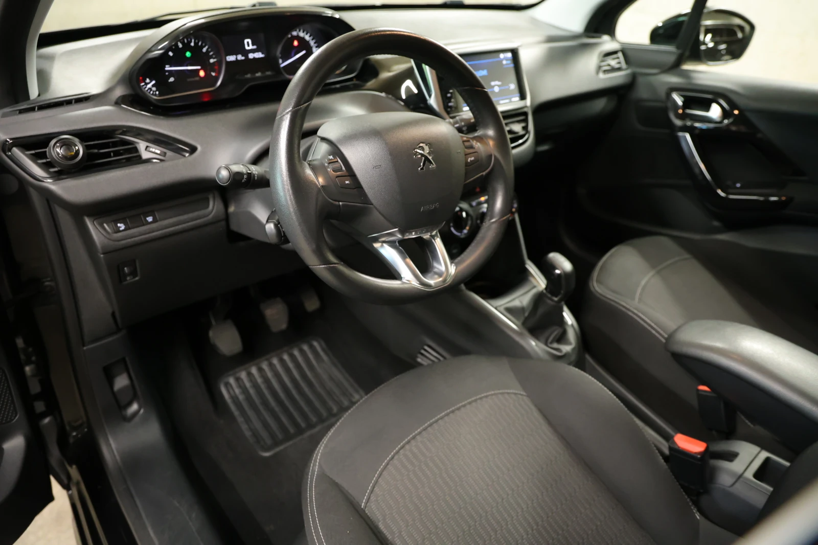 Peugeot 208 1.2i 12V PureTech 82 Active - изображение 6