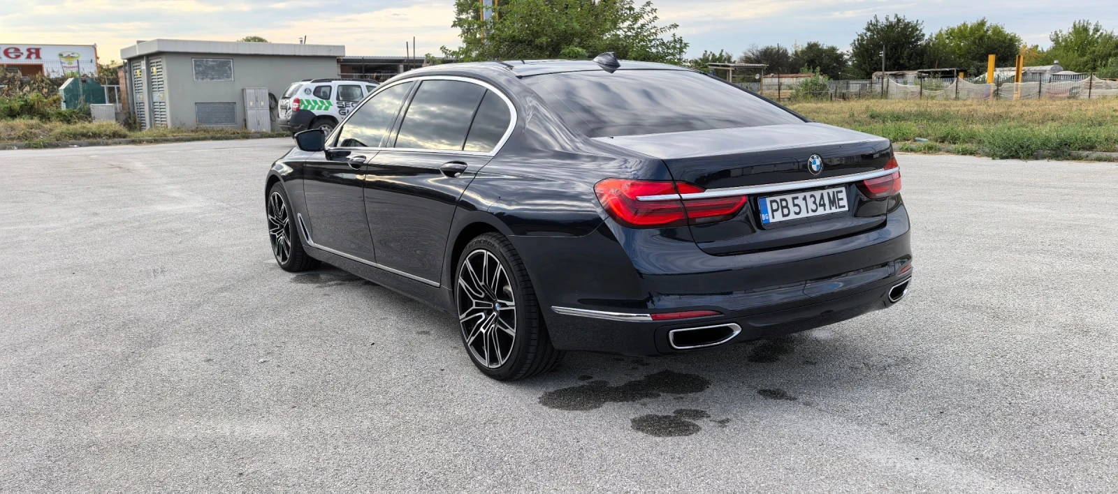 BMW 750  - изображение 8