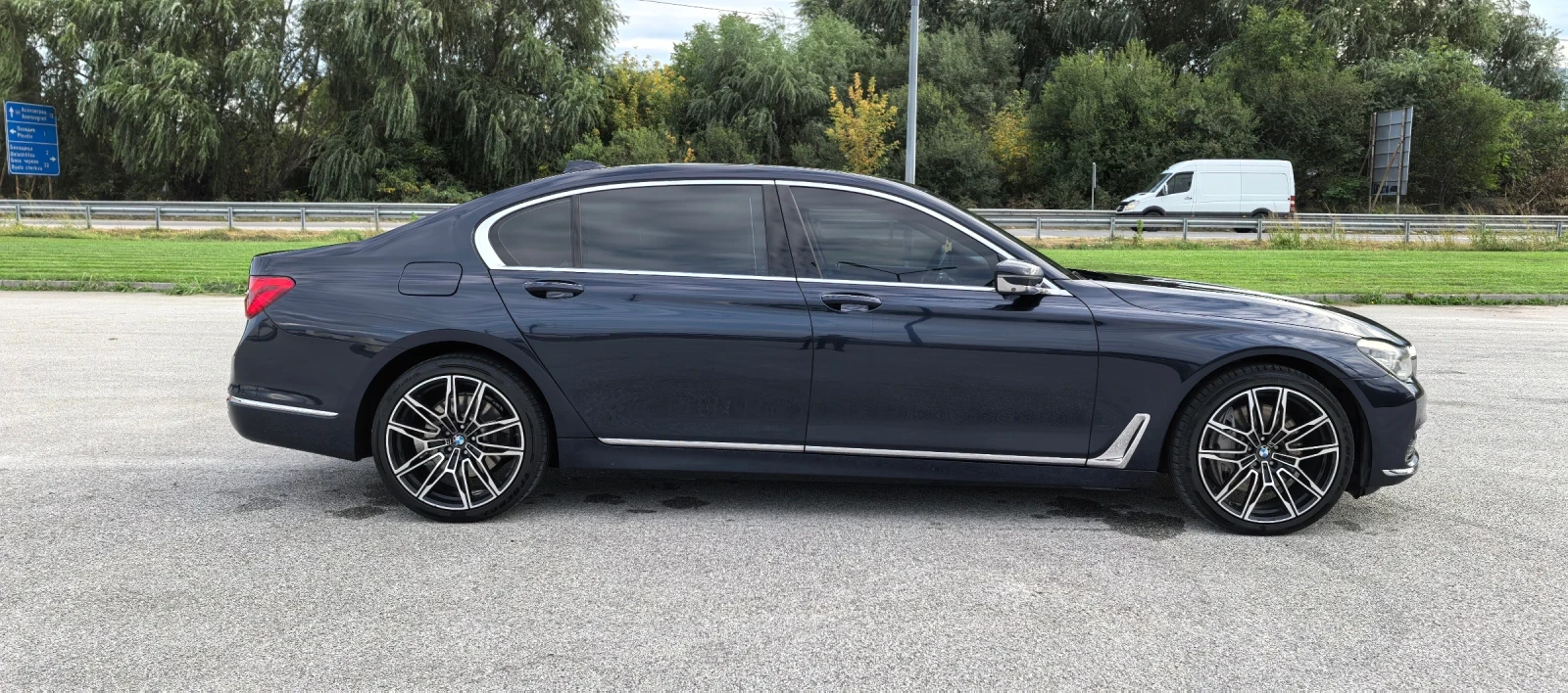 BMW 750  - изображение 4