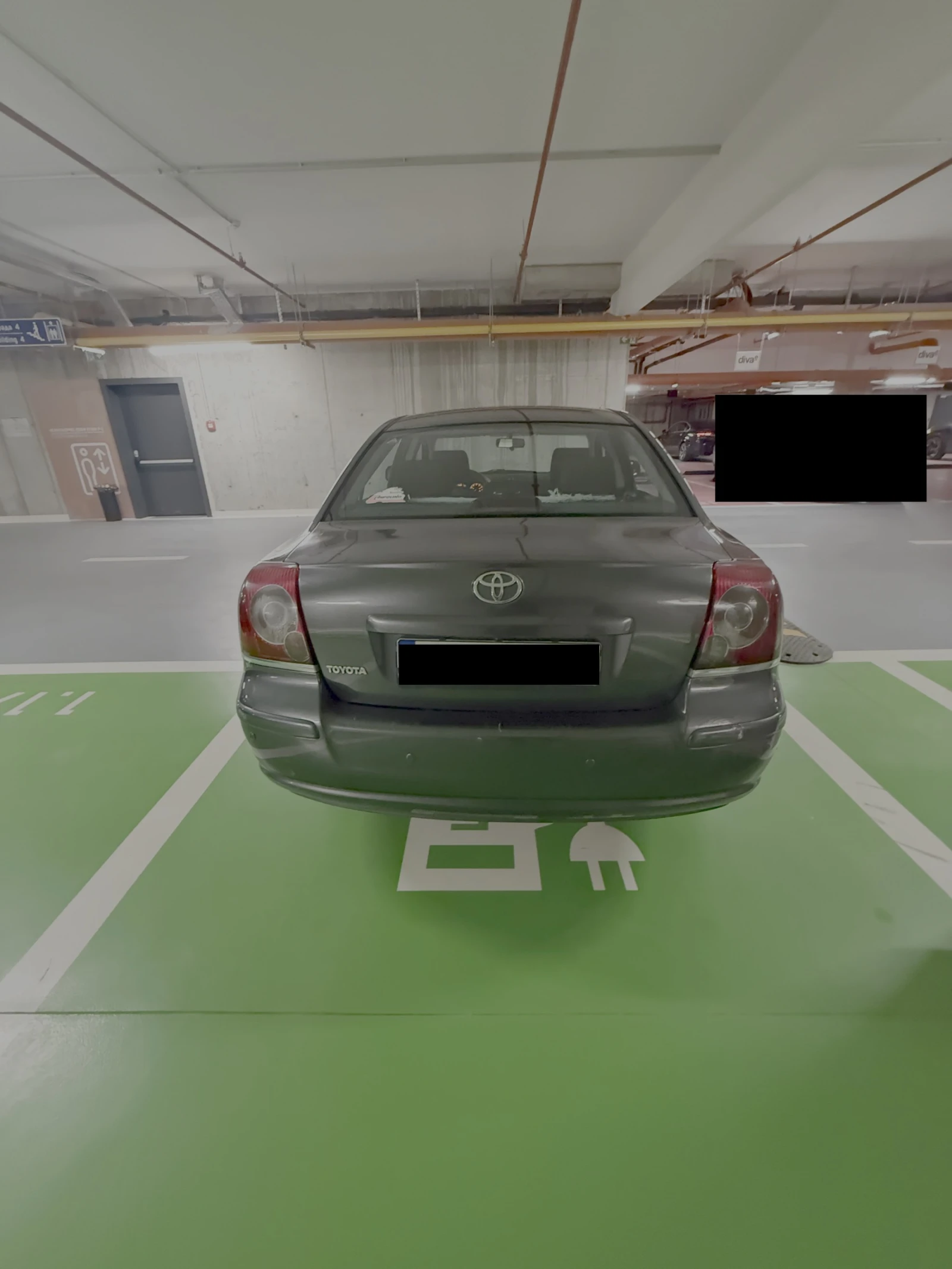 Toyota Avensis 1, 6 VVT-i, снимка 14 - Автомобили и джипове - 53724226