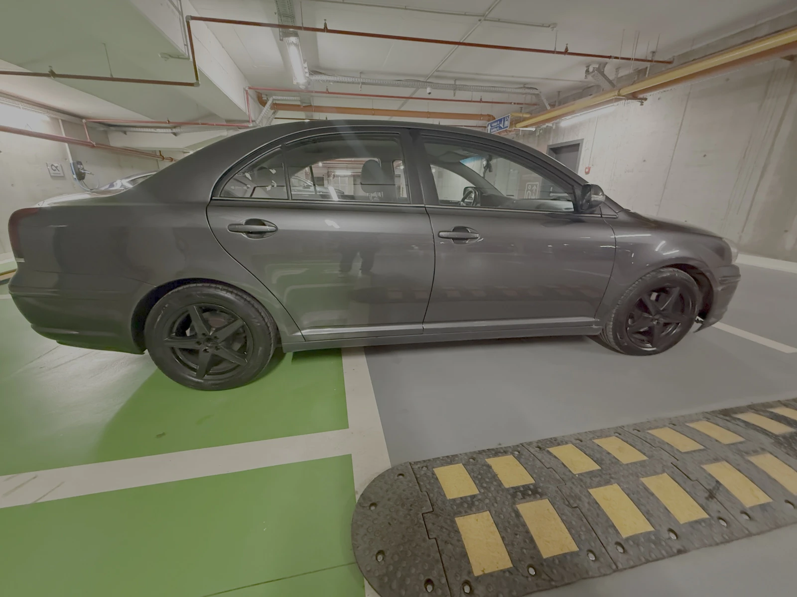 Toyota Avensis 1, 6 VVT-i, снимка 7 - Автомобили и джипове - 53724226