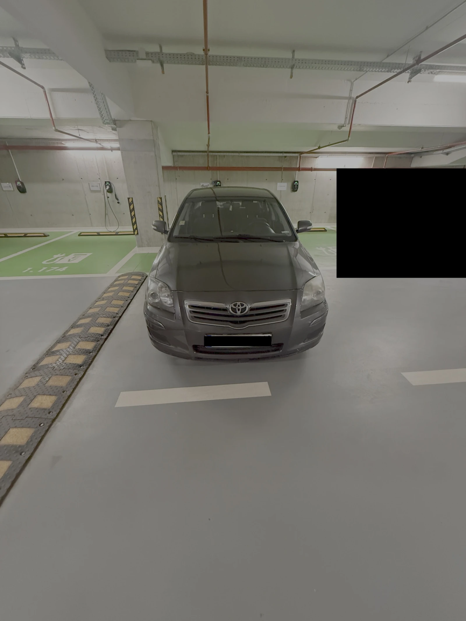 Toyota Avensis 1, 6 VVT-i, снимка 15 - Автомобили и джипове - 53724226