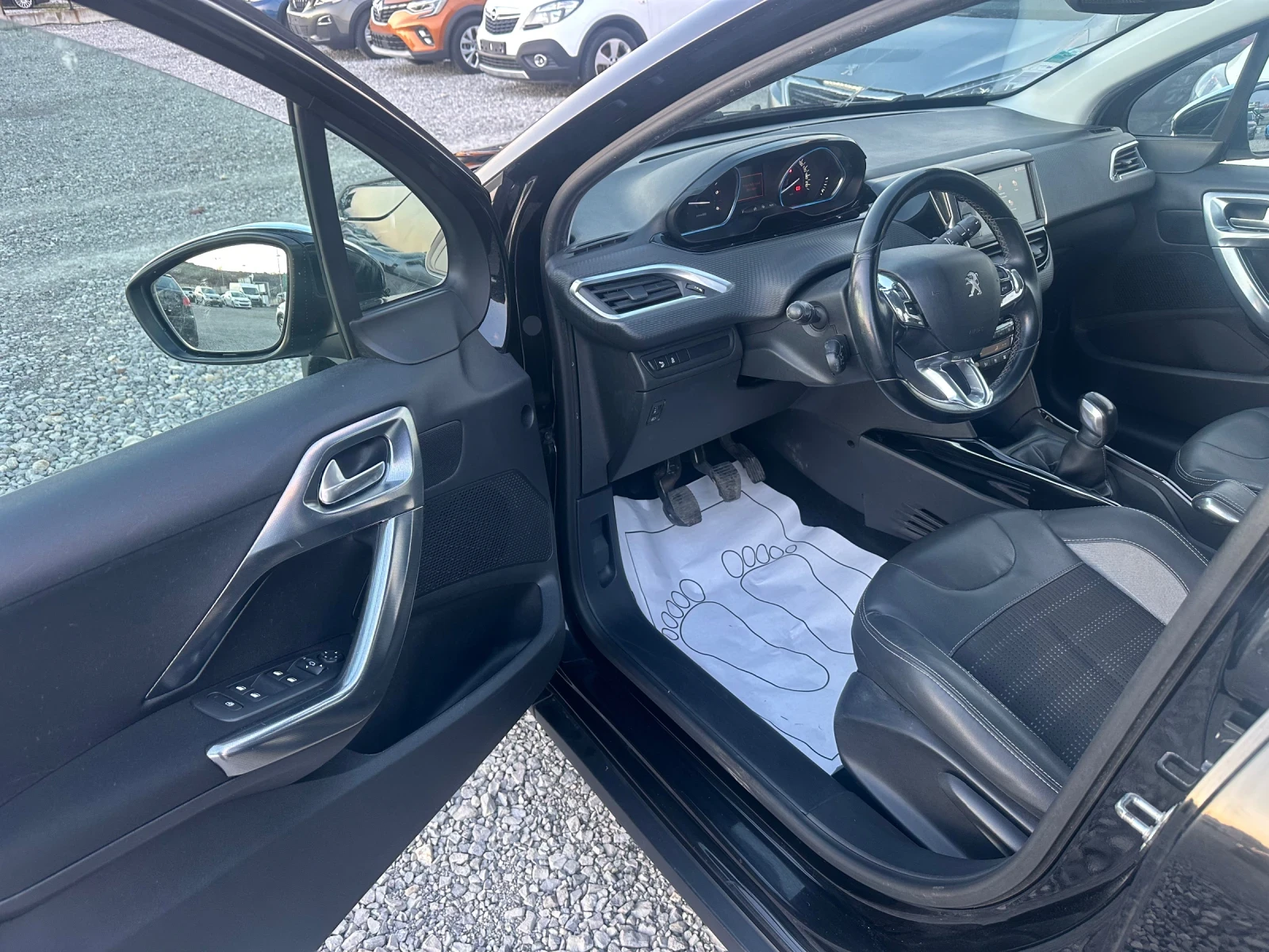 Peugeot 2008 2017 1.6HDI Allure edition 138988km KTEO OK , снимка 5 - Автомобили и джипове - 53749281