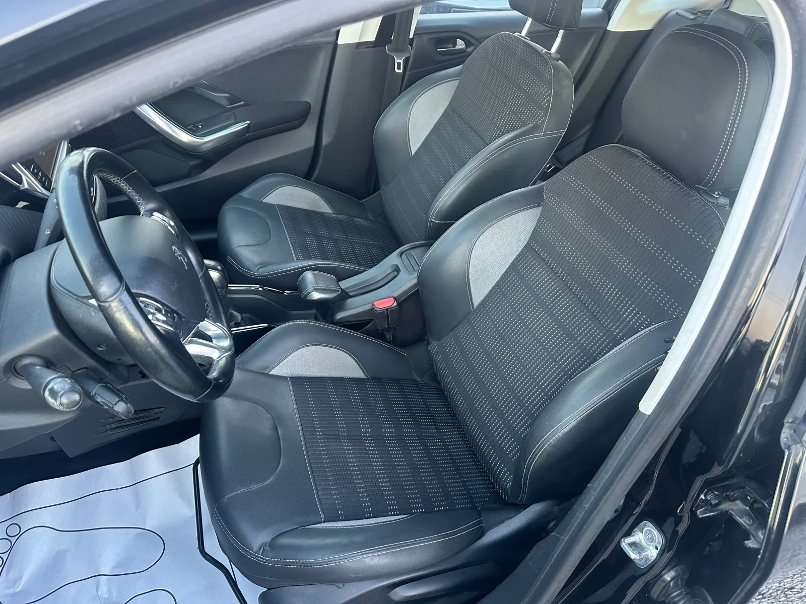 Peugeot 2008 2017 1.6HDI Allure edition 138988km KTEO OK , снимка 6 - Автомобили и джипове - 53749281