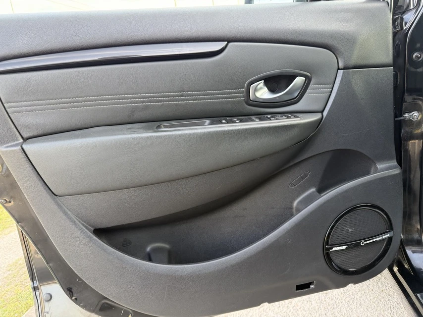 Renault Scenic 1.6-DCI-130hp-BOSE, снимка 13 - Автомобили и джипове - 54221086