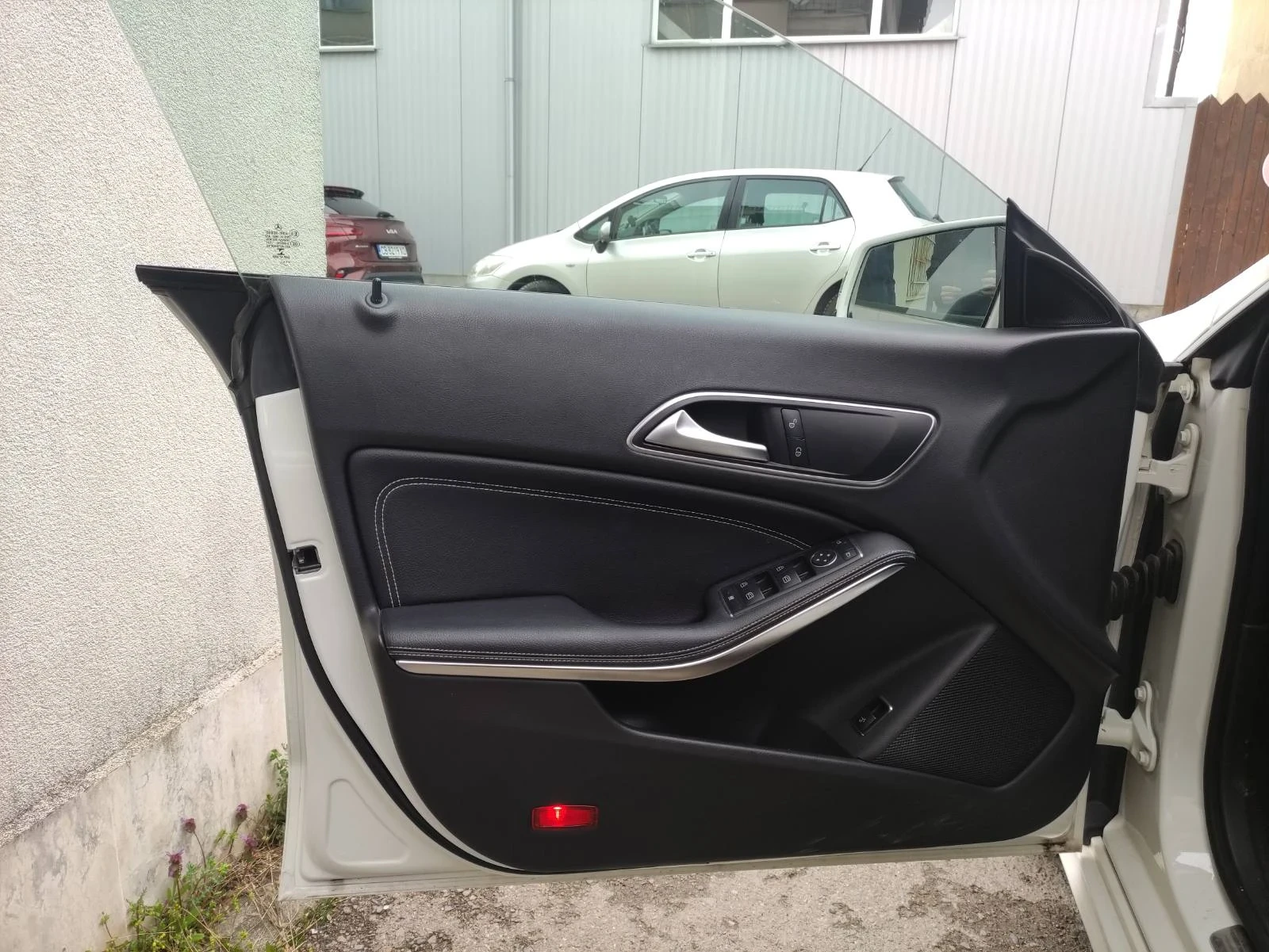 Mercedes-Benz CLA 200, снимка 13 - Автомобили и джипове - 54371335