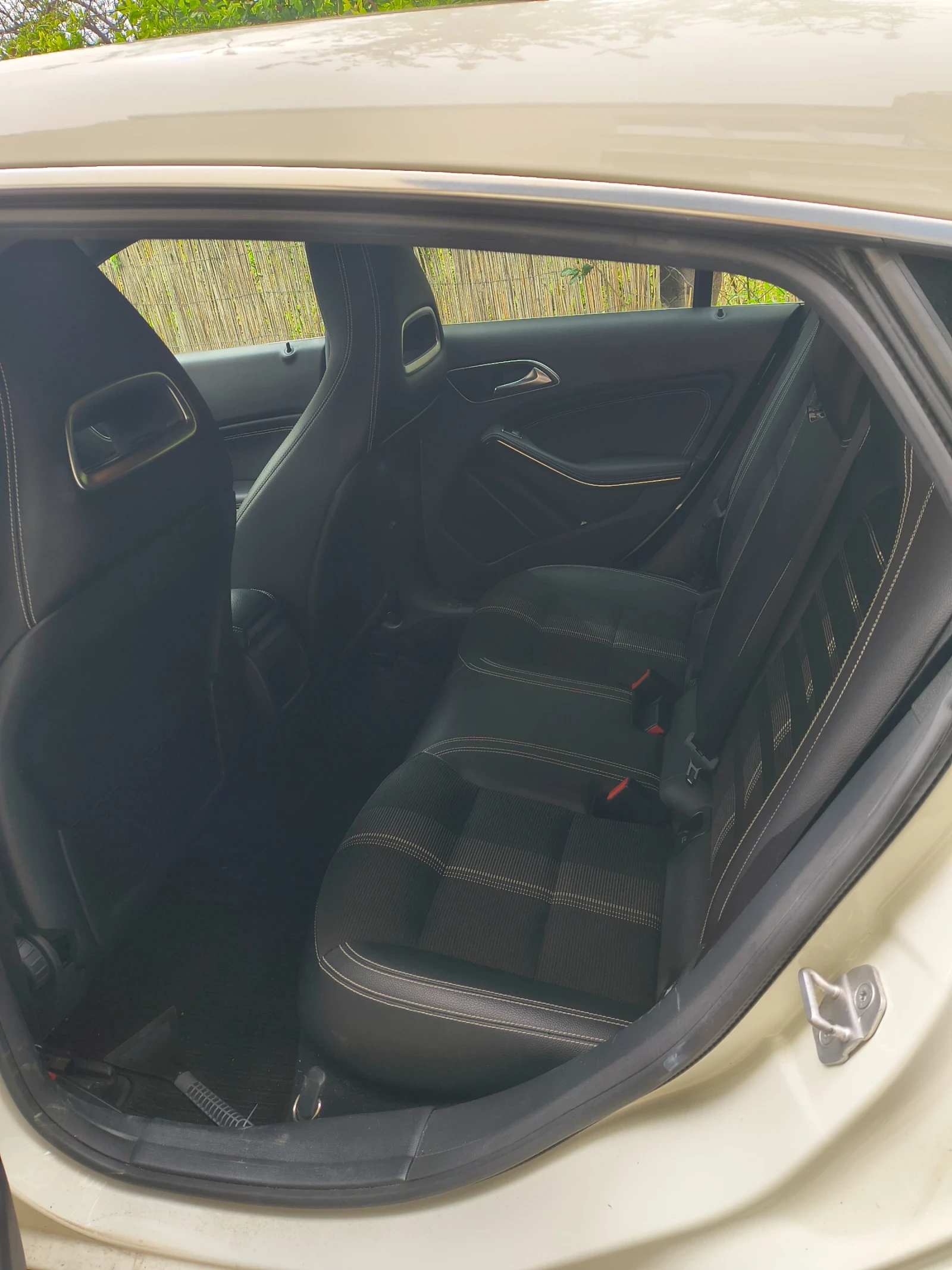 Mercedes-Benz CLA 200, снимка 17 - Автомобили и джипове - 54371335