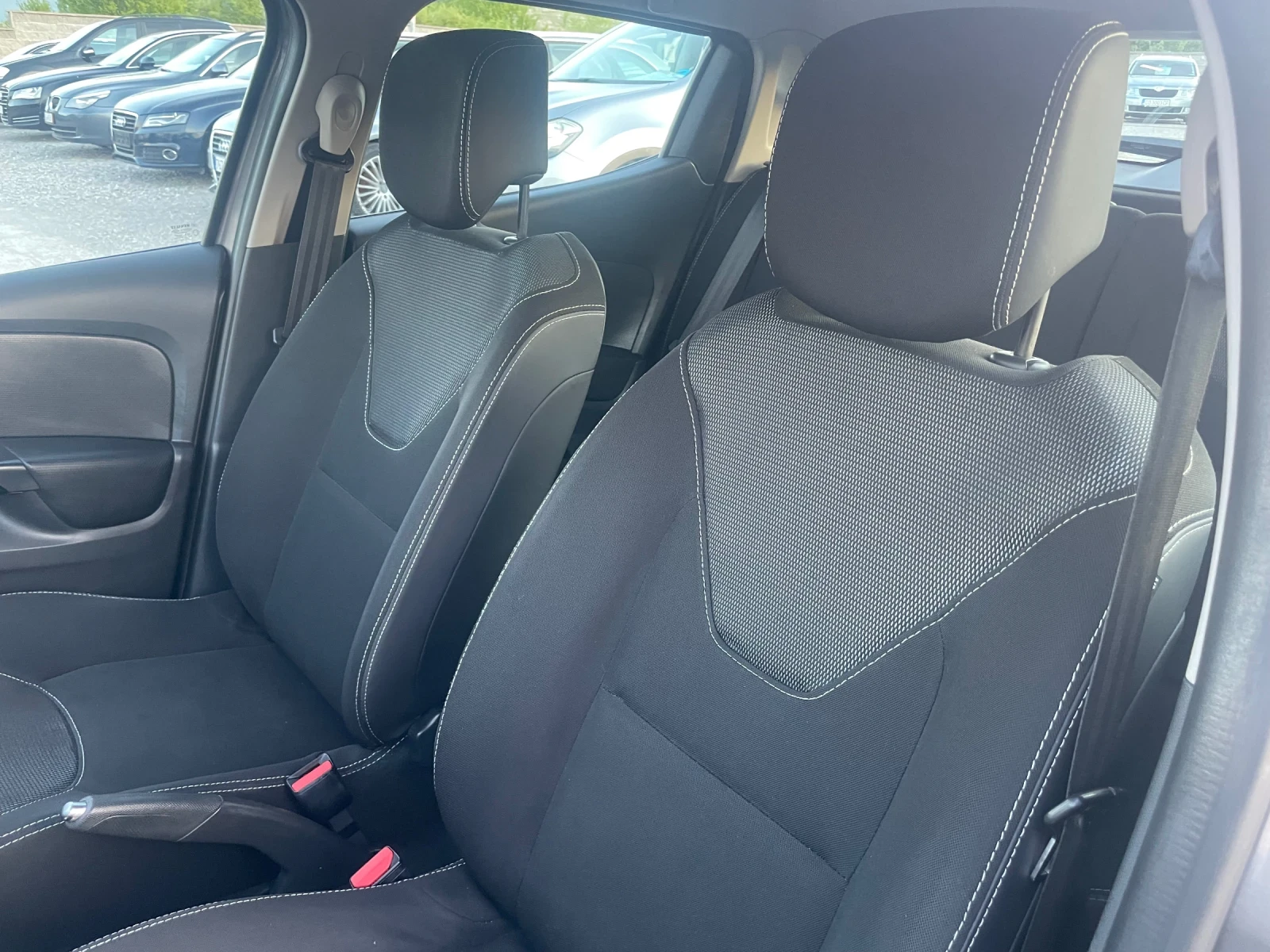 Renault Clio 1.2i NAVI EURO5B, снимка 13 - Автомобили и джипове - 54462765