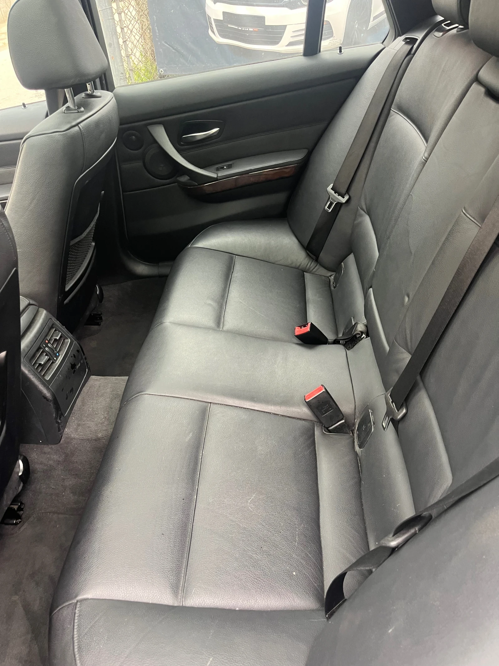 BMW 330 Panorama - Xenon - Navi - SWISS, снимка 11 - Автомобили и джипове - 54662945