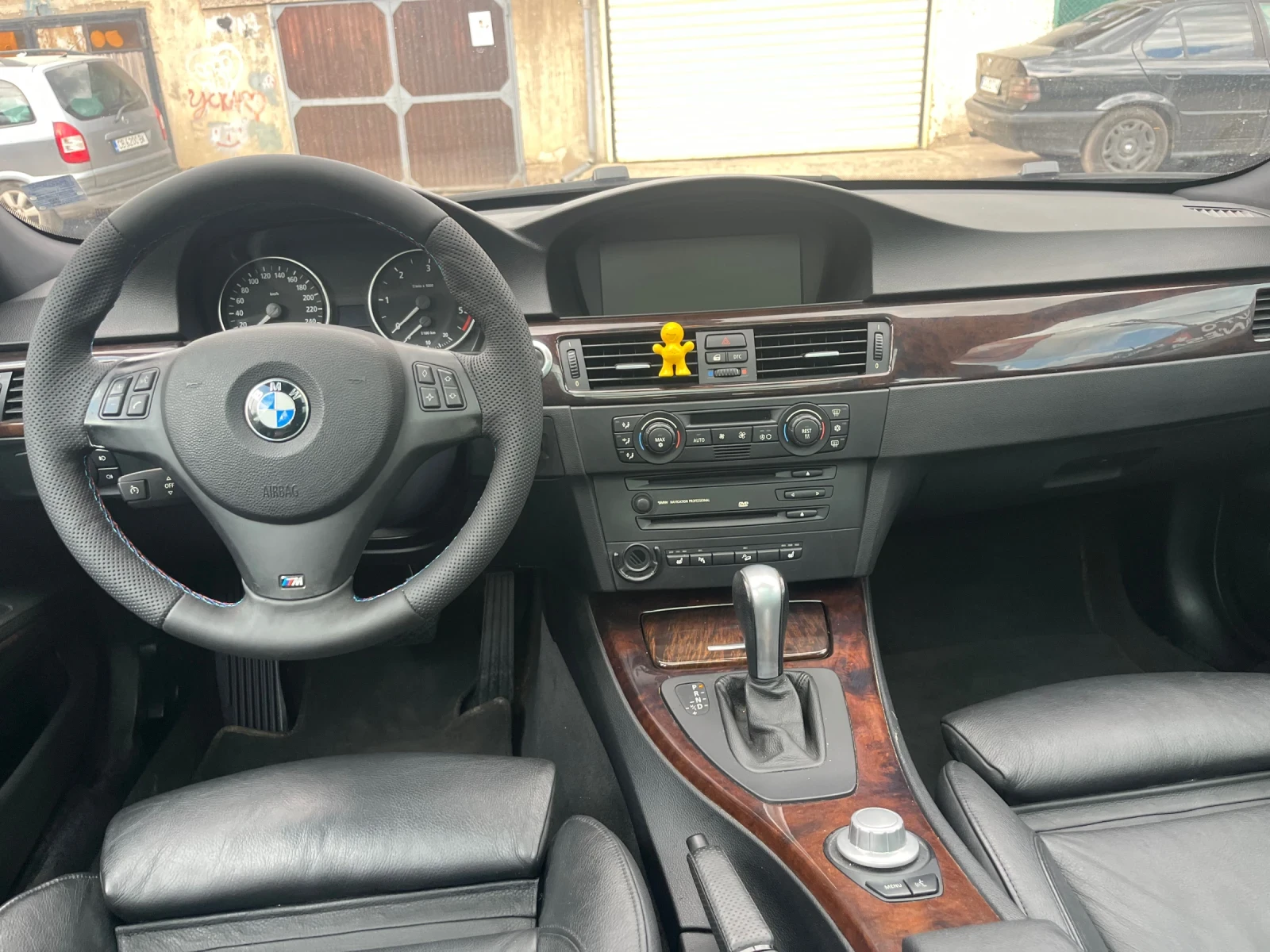 BMW 330 Panorama - Xenon - Navi - SWISS, снимка 9 - Автомобили и джипове - 54662945