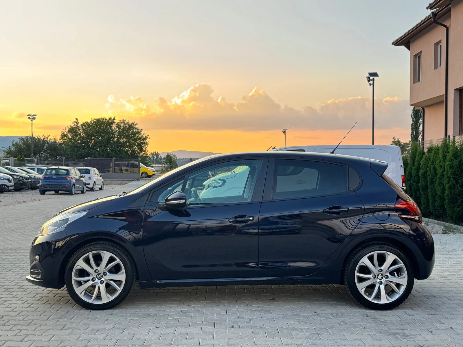 Peugeot 208 1.6HDI TOP EURO-6, снимка 2 - Автомобили и джипове - 55438357