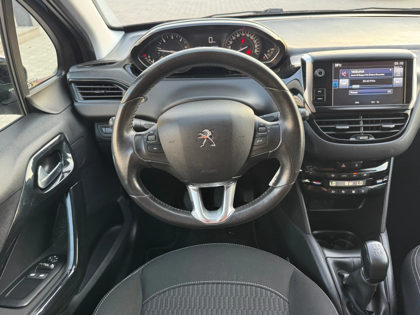 Peugeot 208 1.6HDI TOP EURO-6, снимка 11 - Автомобили и джипове - 55438357