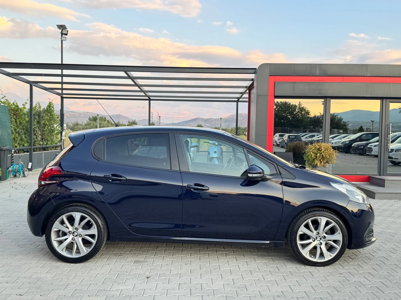 Peugeot 208 1.6HDI TOP EURO-6, снимка 6 - Автомобили и джипове - 55438357