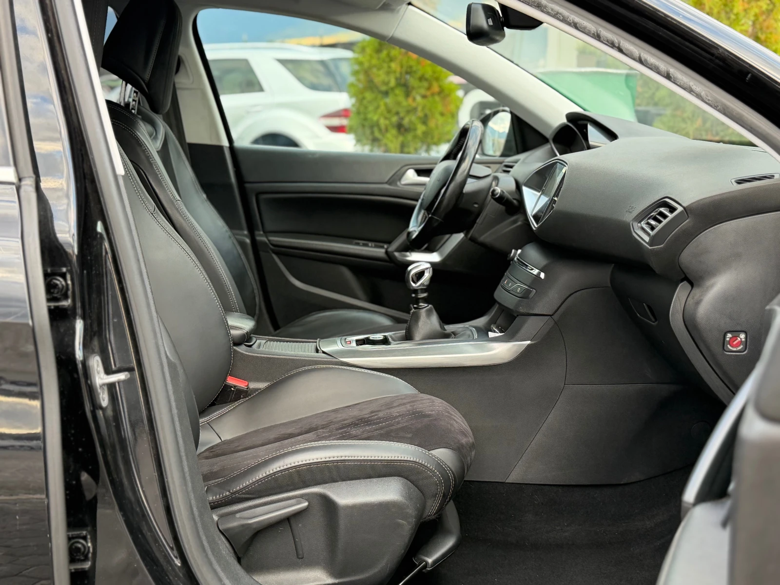 Peugeot 308 * EURO 6* ALLURE* NAVI* LED* XENON* 1.6-120* , снимка 10 - Автомобили и джипове - 55947577