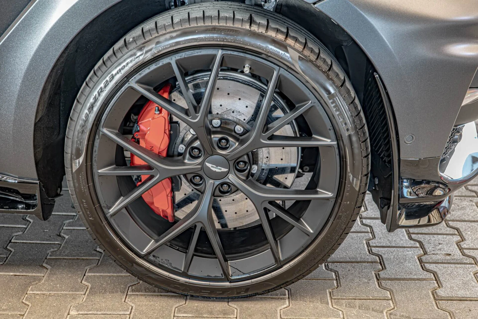Aston Martin DBX 707/Керамика/Карбон/Обдухване/Камера 360/Bowers&Wi, снимка 14 - Автомобили и джипове - 56225662