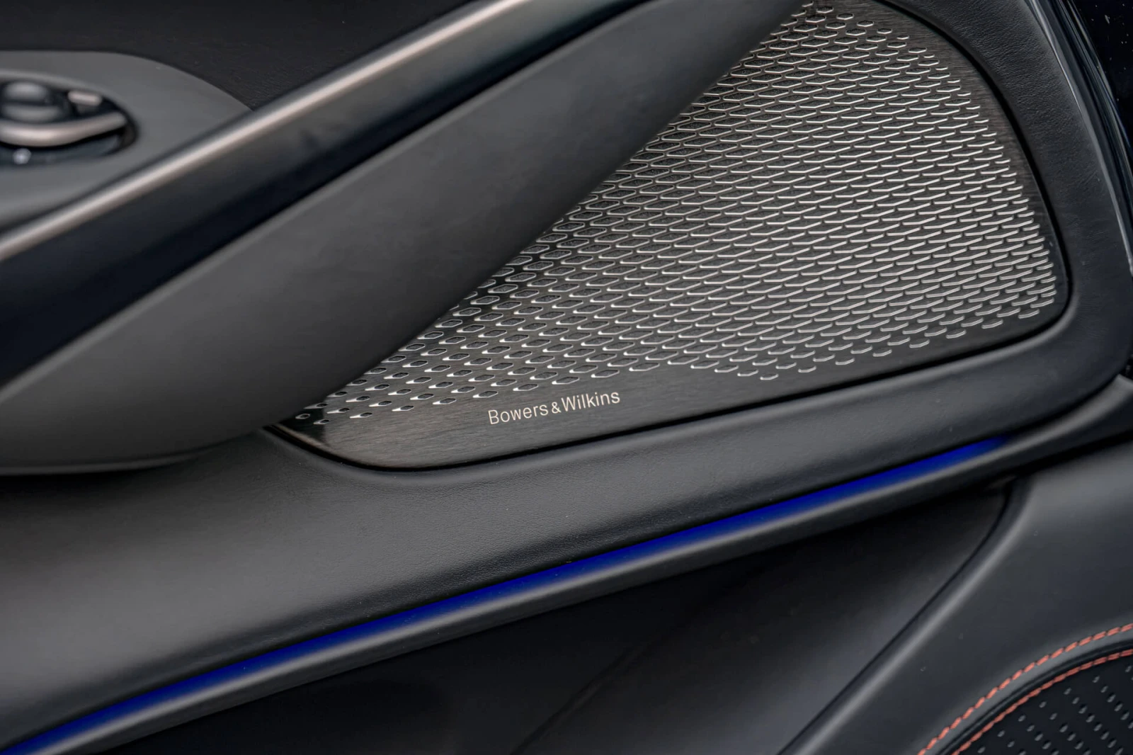 Aston Martin DBX 707/Керамика/Карбон/Обдухване/Камера 360/Bowers&Wi, снимка 8 - Автомобили и джипове - 56225662