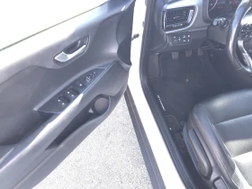 Kia Stonic T-GDI Кожа| Навигация| Камера - 9900 € / 19362.72 лв. - 11091649 11