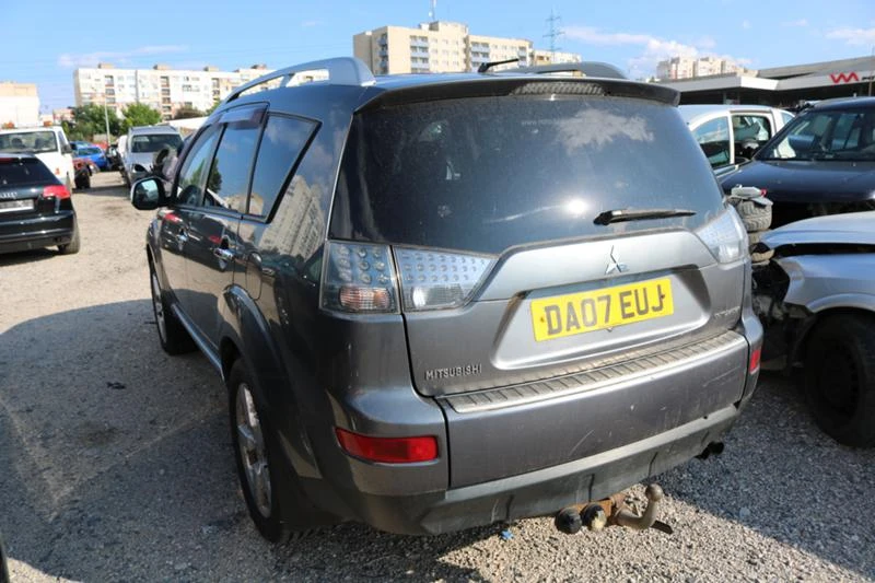 Mitsubishi Outlander 2.0DiD, снимка 8 - Автомобили и джипове - 29606534