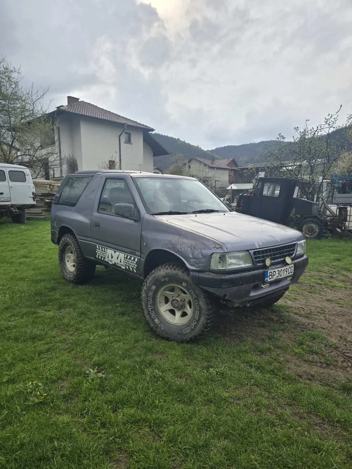 Opel Frontera Технически е здрав, всичко му работи.