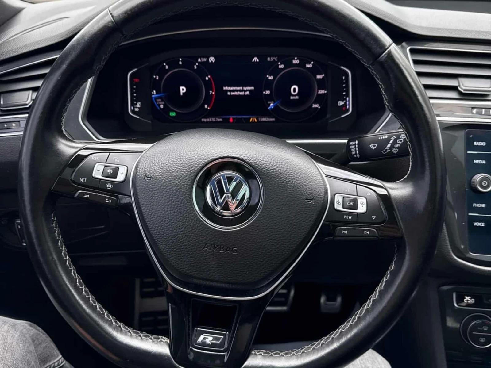VW Tiguan Очакван внос! R line* 8ск* супер севризна история, снимка 8 - Автомобили и джипове - 54737854