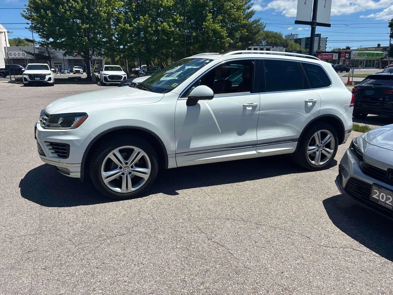 VW Touareg * V6 * CARFAX * ОТ ПРЕДСТАВИТЕЛСТВО * , снимка 2 - Автомобили и джипове - 55397318