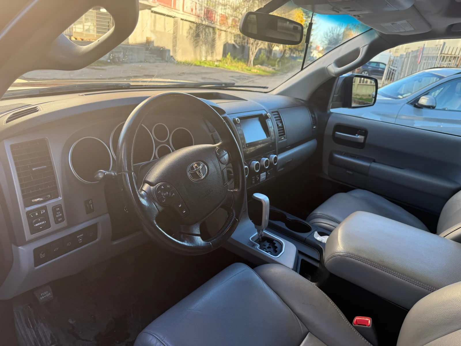 Toyota Sequoia, снимка 5 - Автомобили и джипове - 56140605