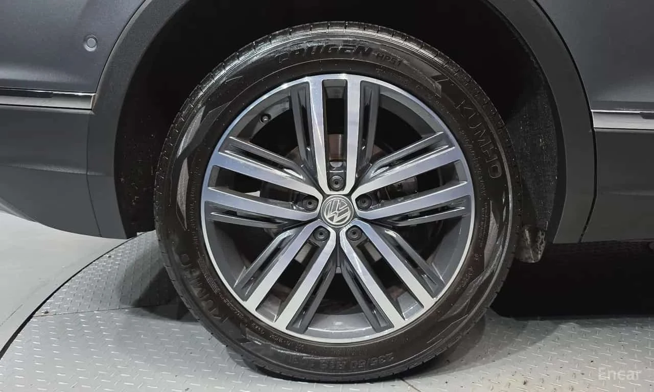 VW Tiguan * 2.0 TDI Prestige * Панорама * Keyless * , снимка 5 - Автомобили и джипове - 56310807
