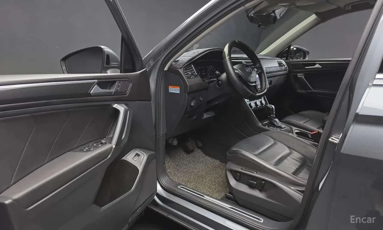 VW Tiguan * 2.0 TDI Prestige * Панорама * Keyless * , снимка 6 - Автомобили и джипове - 56310807