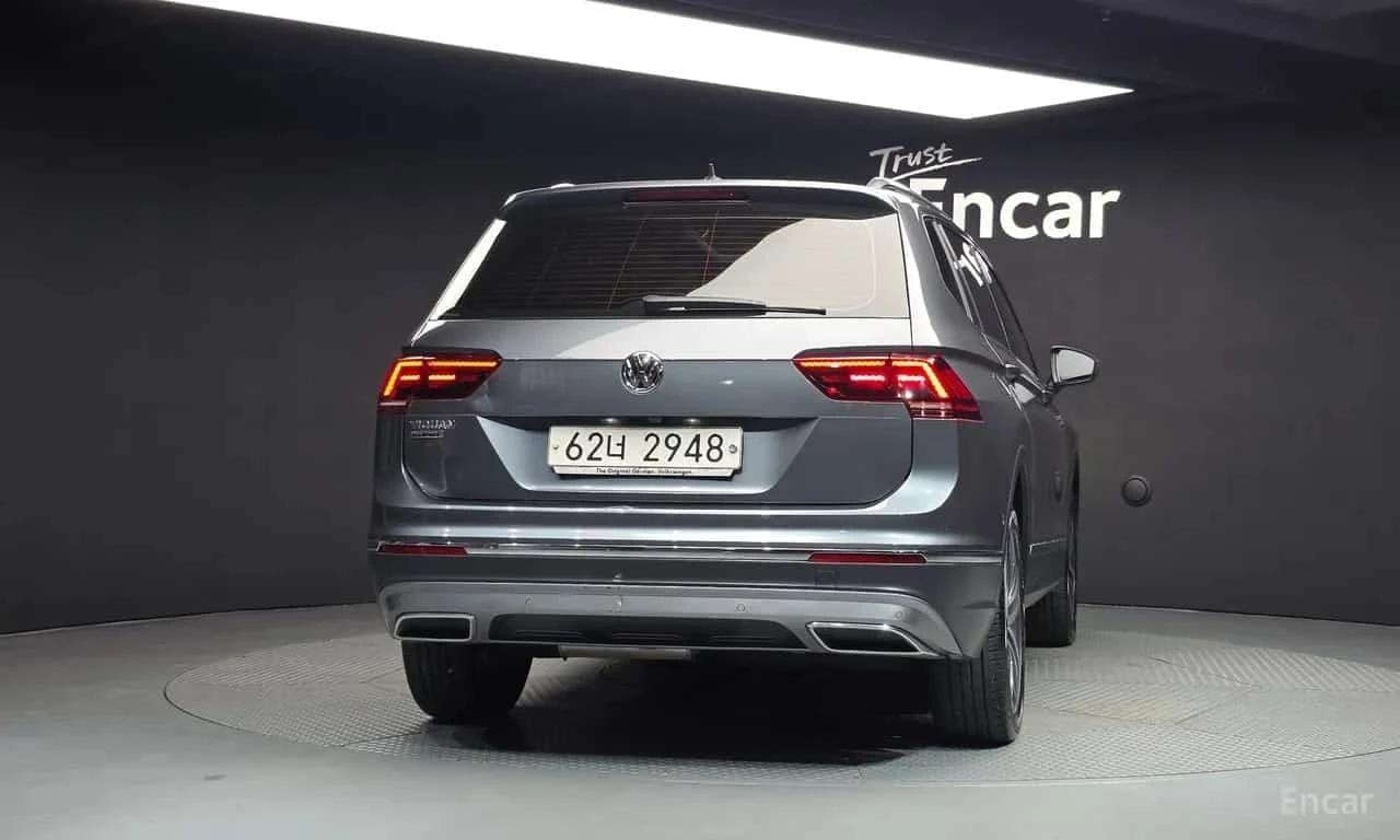 VW Tiguan * 2.0 TDI Prestige * Панорама * Keyless * , снимка 4 - Автомобили и джипове - 56310807