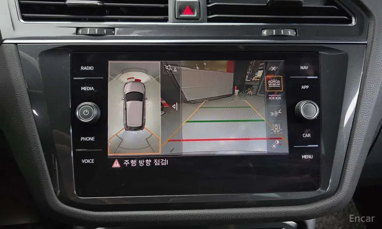 VW Tiguan * 2.0 TDI Prestige * Панорама * Keyless * , снимка 12 - Автомобили и джипове - 56310807