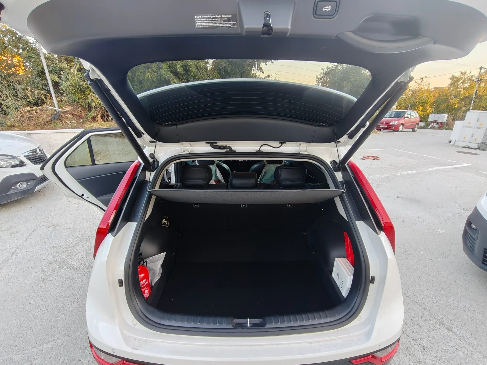 Kia Niro 64.8 Kw, снимка 4 - Автомобили и джипове - 56410637