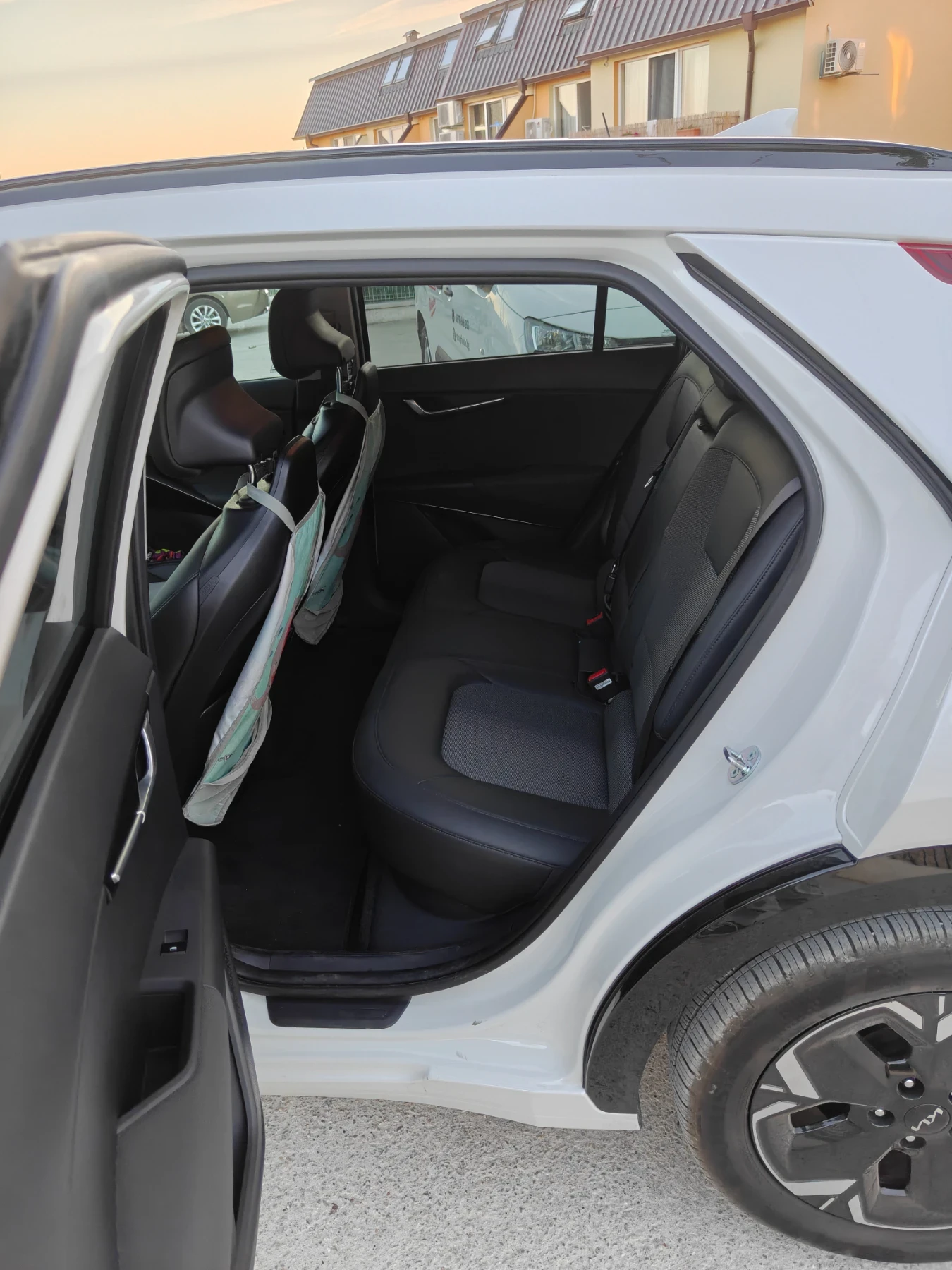Kia Niro 64.8 Kw, снимка 6 - Автомобили и джипове - 56410637