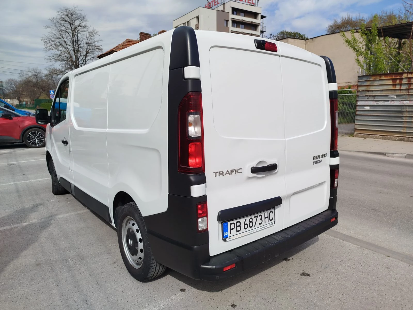 Renault Trafic 1.6 dCi 120 к.с. | Реални км | Камера + навигация, снимка 4 - Бусове и автобуси - 54189952